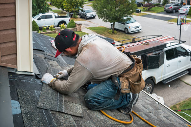Professional Roofing technician working in Harrisburg, IL